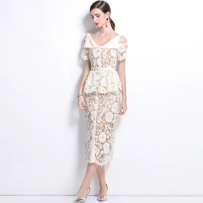Robe blanche élégante WEYYCLO pour femme, col large, dentelle, taille cintrée, coupe ajustée, mi-mollets, printemps automne
