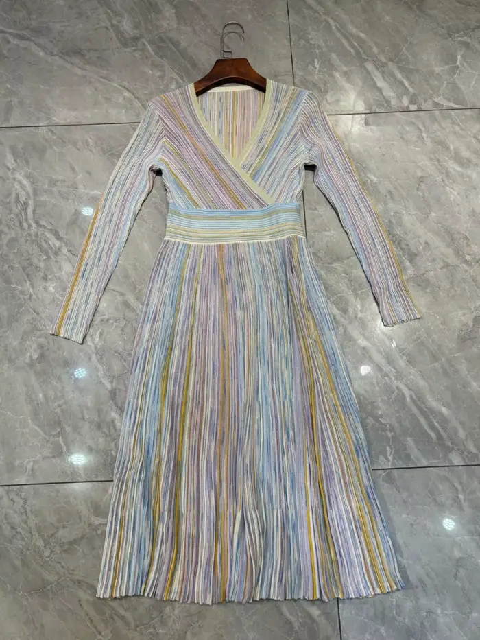 Robe midi en maille côtelée rayée arc-en-ciel pastel, col en V croisé, taille cintrée, extensible, s