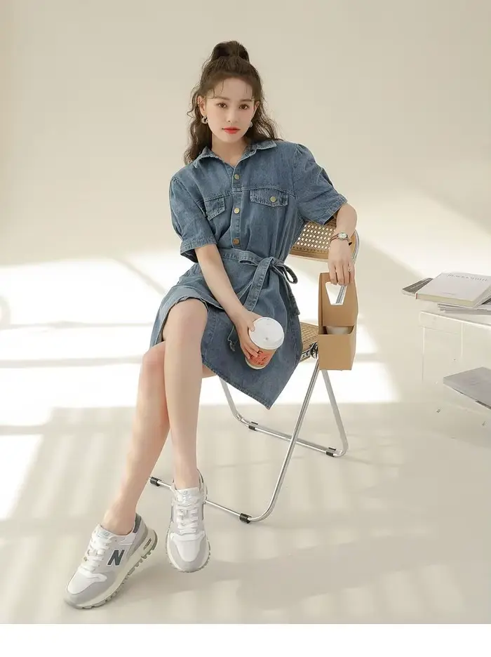 Robe en denim bleu Xgoth style preppy pour femme avec boutonnage simple et coupe amincissante pour printemps et été