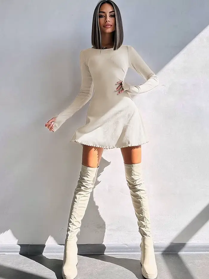 Robe courte noire sexy à manches longues et col en V pour femmes