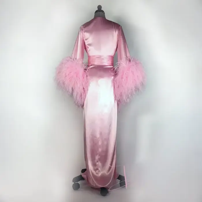 Robe de soirée longue en fourrure moderne avec décoration florale pour femmes occasions spéciales soirée officielle photo shoot anniversaire