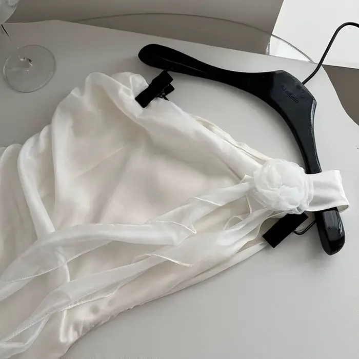 Robe en mousseline de soie blanche chic à plusieurs niveaux pour femmes