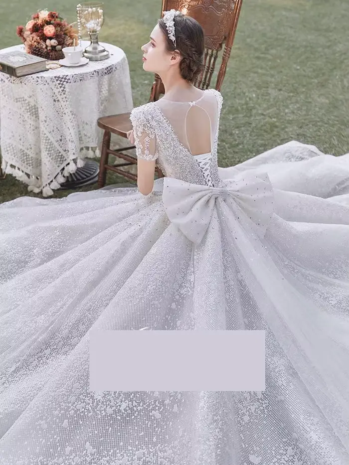 Robe de mariée à manches courtes