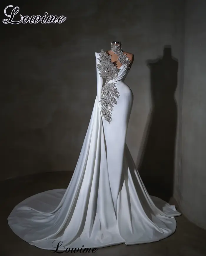 Robe de soirée blanche à col haut, robes de célébrité One Initiated, robes de piste de tapis rouge, 