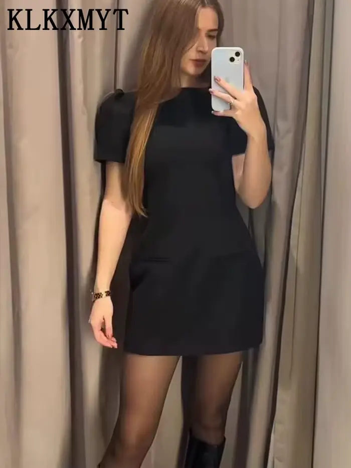 Robe courte élégante pour femmes