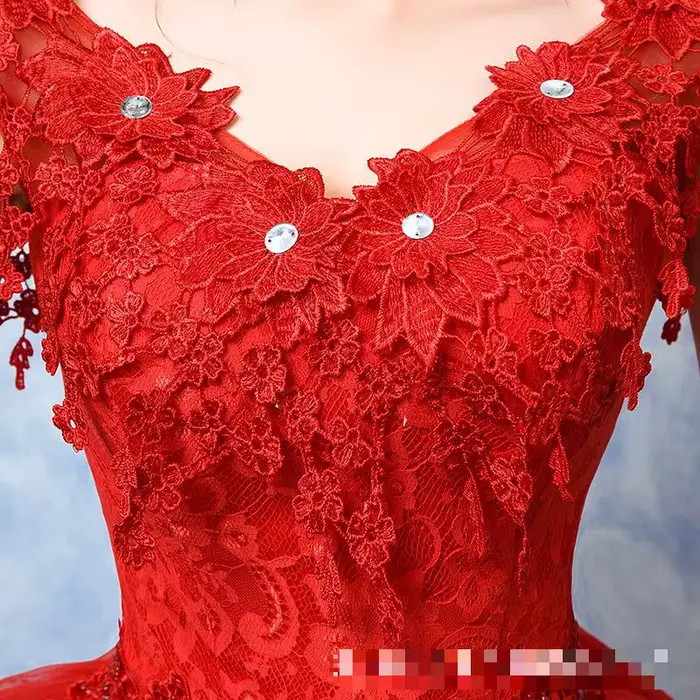 Robe de mariée brodée en dentelle à col en V personnalisé