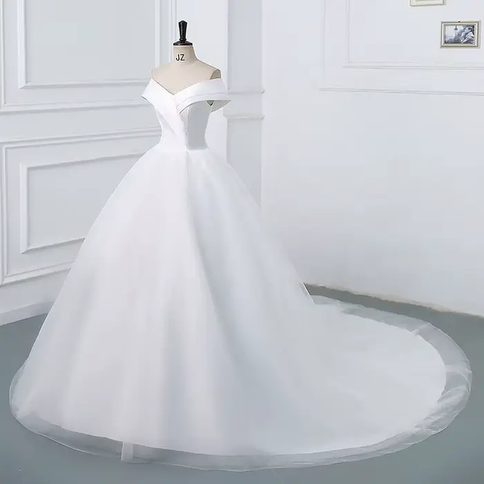 Robe de mariée en satin personnalisée avec balayage et soutien-gorge intégré pour femmes, occasions spéciales et grandes cérémonies traditionnelles