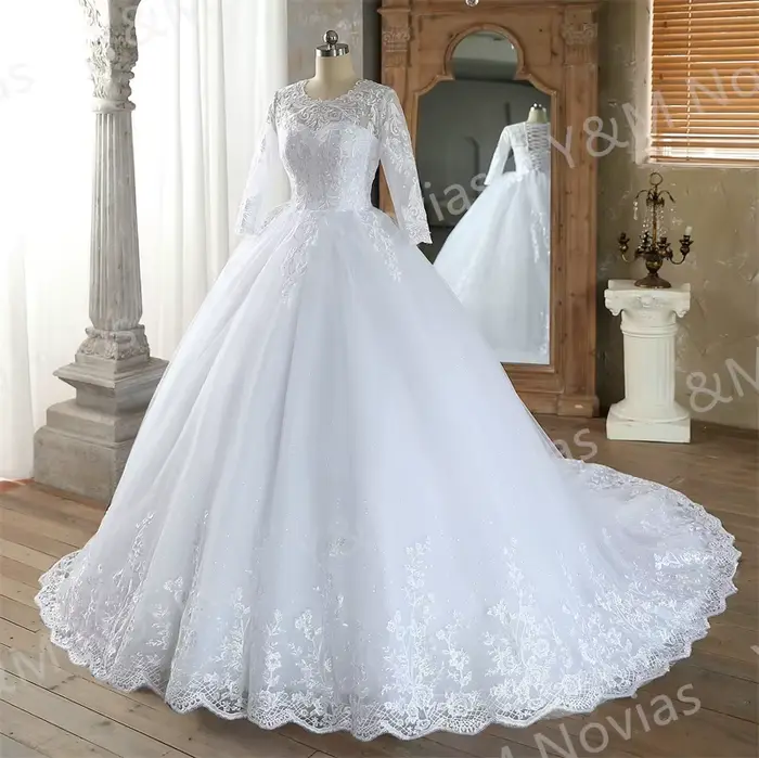 Robe de mariée vintage blanche avec manches princesses, col rond, dentelle et broderies pour femmes, idéale pour les mariages et autres cérémonies importantes
