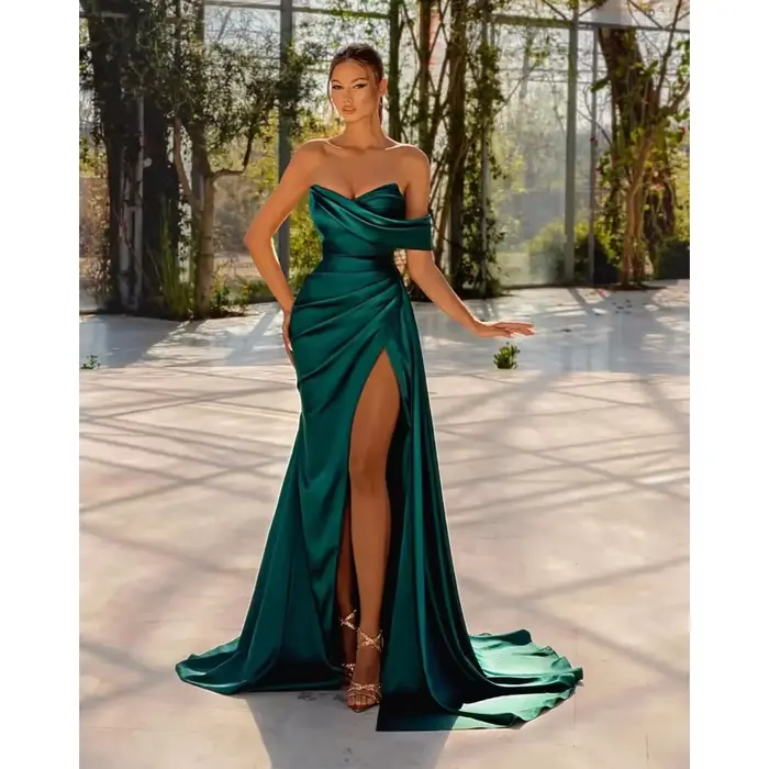 Robes de demoiselle d'honneur simples en satin pour femmes avec fente
