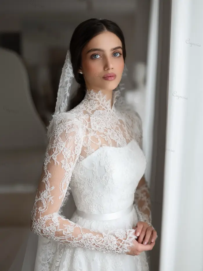 Robe de mariée Ciynsia en dentelle avec train de balayage, coupe trapèze, col montant, manches longues pour mariage et événements spéciaux