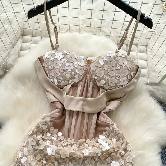 Robe de soirée moulante à sequins élégante et sexy pour femmes juniors occasions estivales et festives polyester non extensible style moderne mini taille ajustée au-dessus du genou