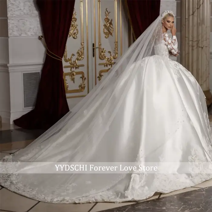 Robe de mariée exquise en polyester avec décolleté cœur et appliques en satin pour femmes occasions spéciales