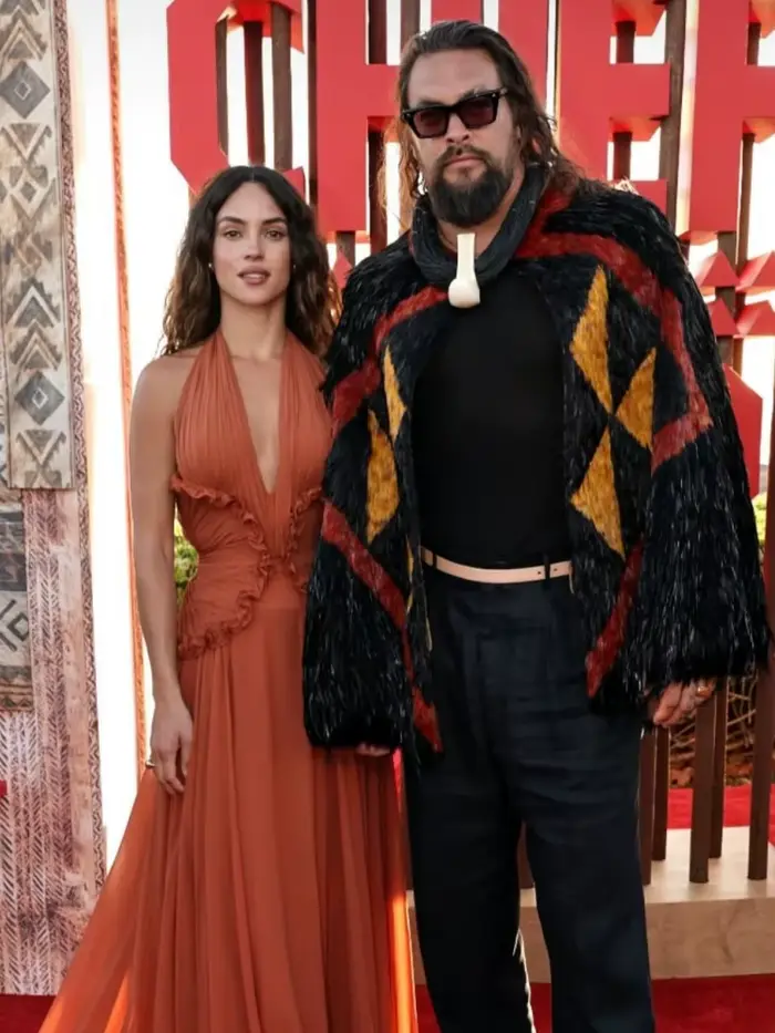 Robe dos nu en mousseline orange rouille avec détails à volants pour femmes, élégante pour soirées et événements spéciaux