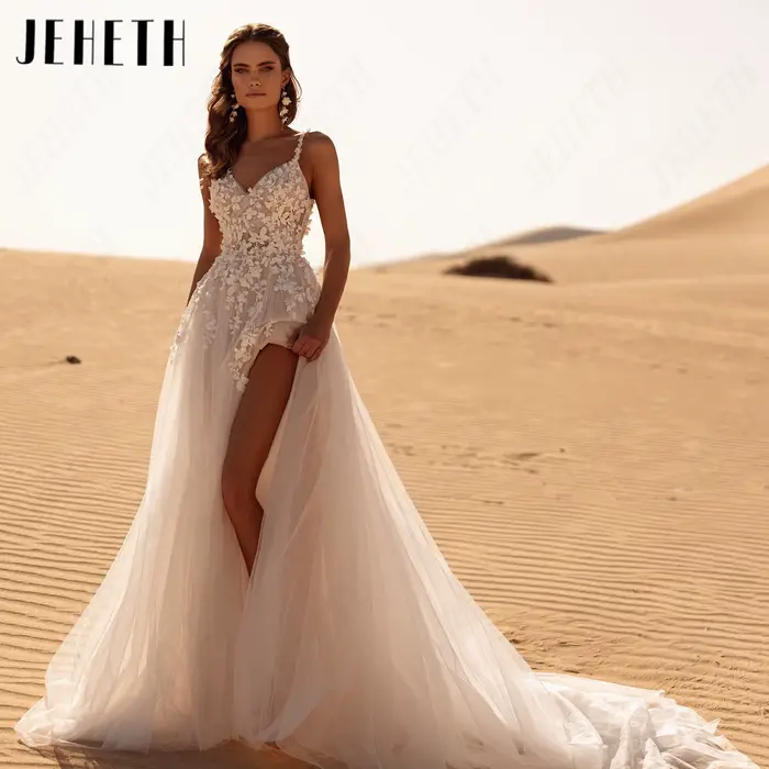 JEHETH Robe de Mariée Tulle Coupe A Bretelles Fines Col V Profond Appliques Dentelle Florale 3D Dos Illusion Nu Grande Fente Latérale Traîne Chapelle Shooting Dunes Désertiques Bohème au Coucher de So