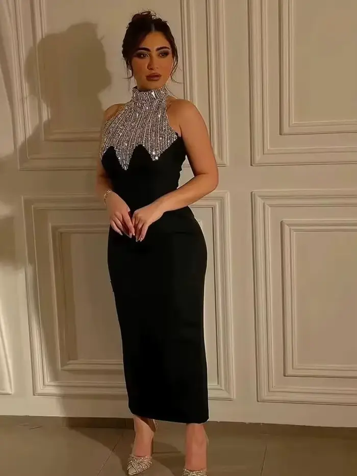 Robes de bal droites noires personnalisées, longueur thé, col haut, sans manches, robes de soirée à