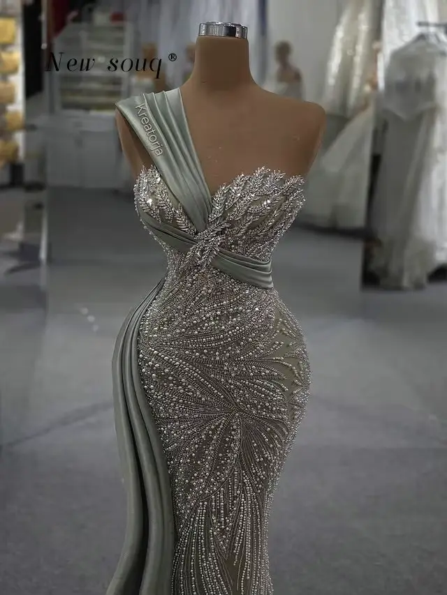 Robe de soirée vert sauge asymétrique sirène longue