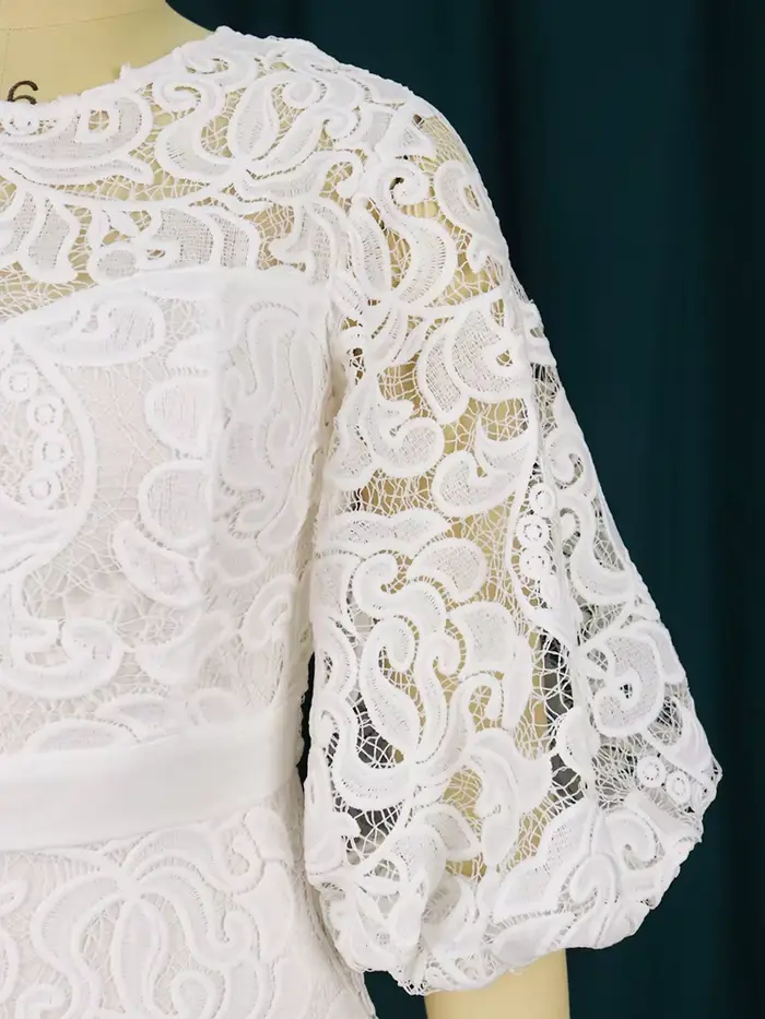 Robe crayon mi-longue en dentelle à manches lanterne pour femme