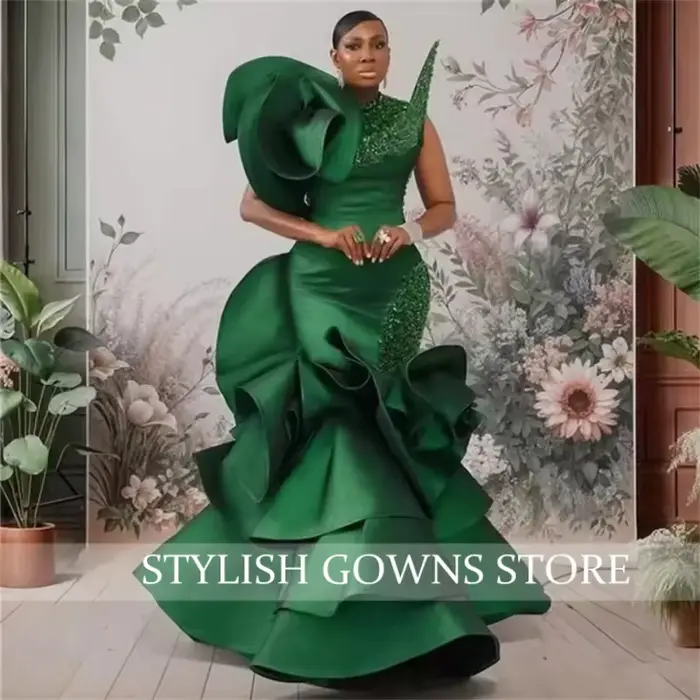2025 Aso Ebi vert robes de soirée filles noires paillettes perles à plusieurs niveaux longueur de plancher robe