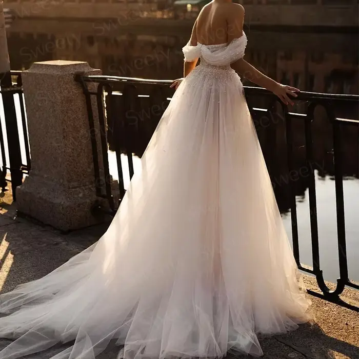 Robe de mariée élégante à volants en organza avec perles