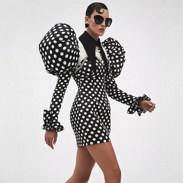 Robes de soirée courtes pour femmes en noir à pois avec détails en cristal