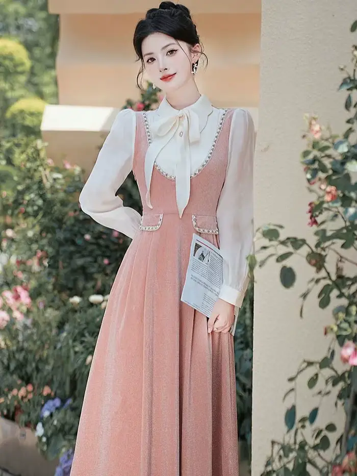 Robe en velours rose Style victorien Vintage des années 1960 pour femme