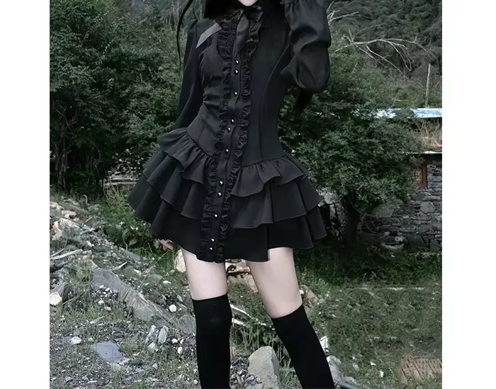 Robe en dentelle rétro sombre à taille cintrée