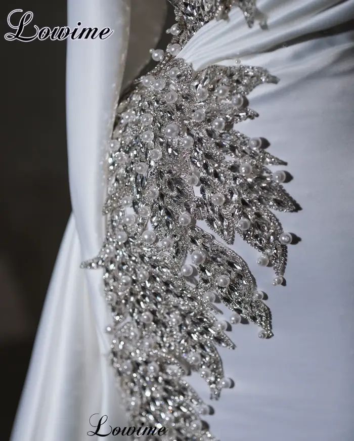 Robe de soirée blanche à col haut