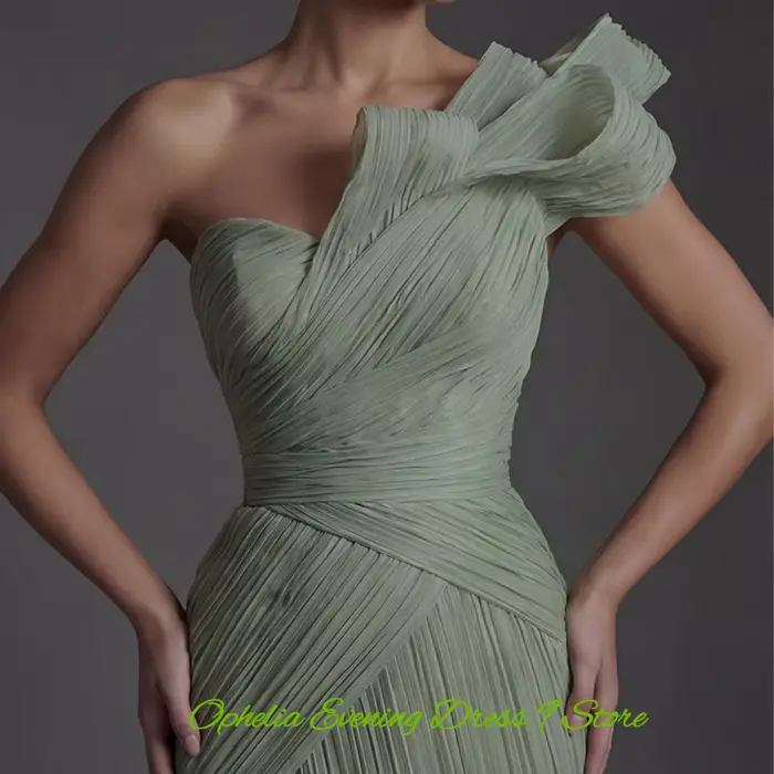 Robe de soirée élégante en mousseline avec traîne