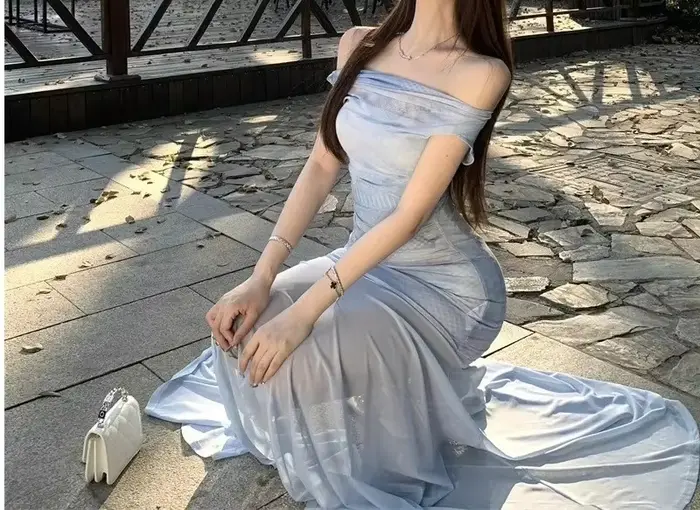 Robe longue asymétrique bleue 2026 pour vacances d'été à la plage