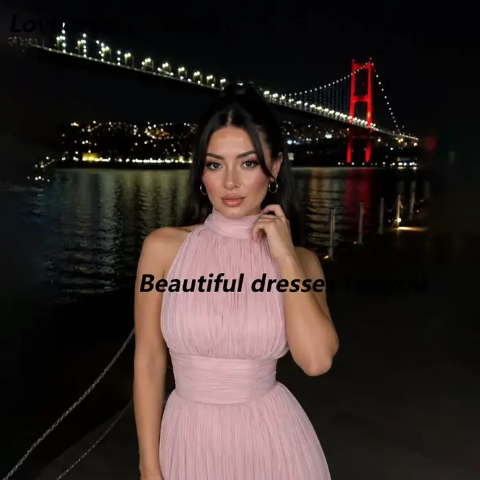 Robe de soirée élégante rose sur mesure, col montant, sans manches, plissée en mousseline, coupe trapèze, longueur ras du sol, pour femmes