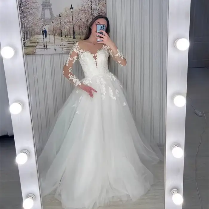 Robe de mariée française en dentelle asymétrique épaule dénudée luxe pour fiançailles sortie mariage