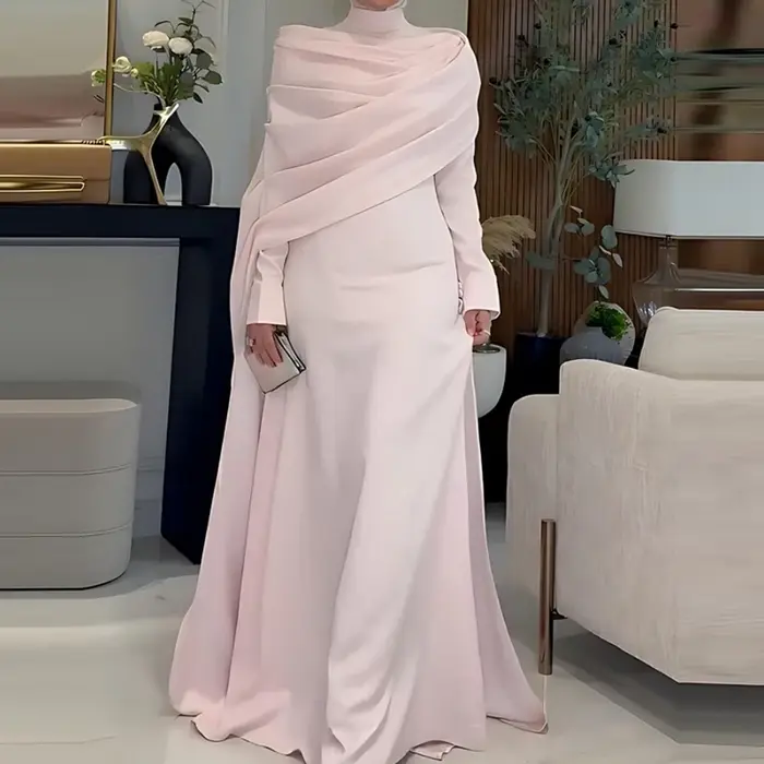 Robe de soirée élégante à col montant