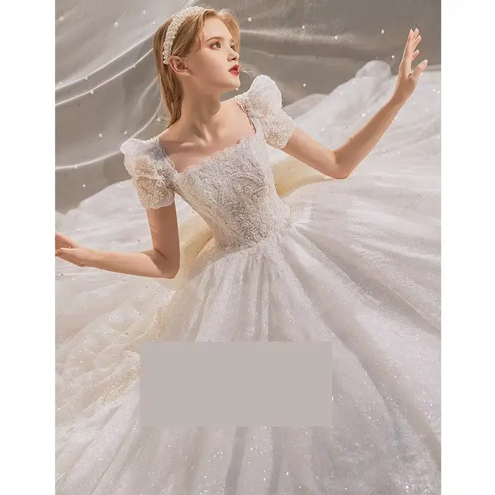 Nouvelle robe de mariée col carré élégante brodée ciel étoilé jupe