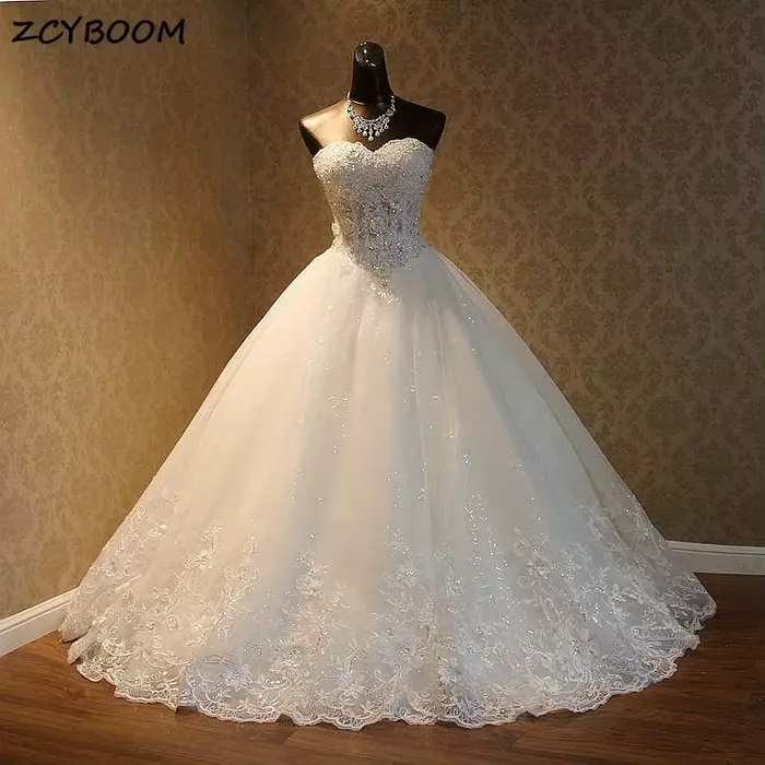 Robes de mariée élégantes blanches/ivoire 2026, coupe trapèze, sans manches, avec appliques en dente