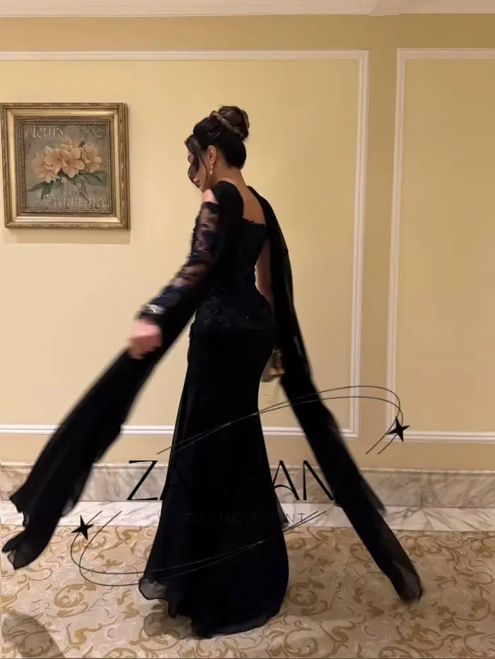 Robe de soirée de luxe en mousseline noire et beige coupe sirène avec dentelle et plissé pour mariage et gala
