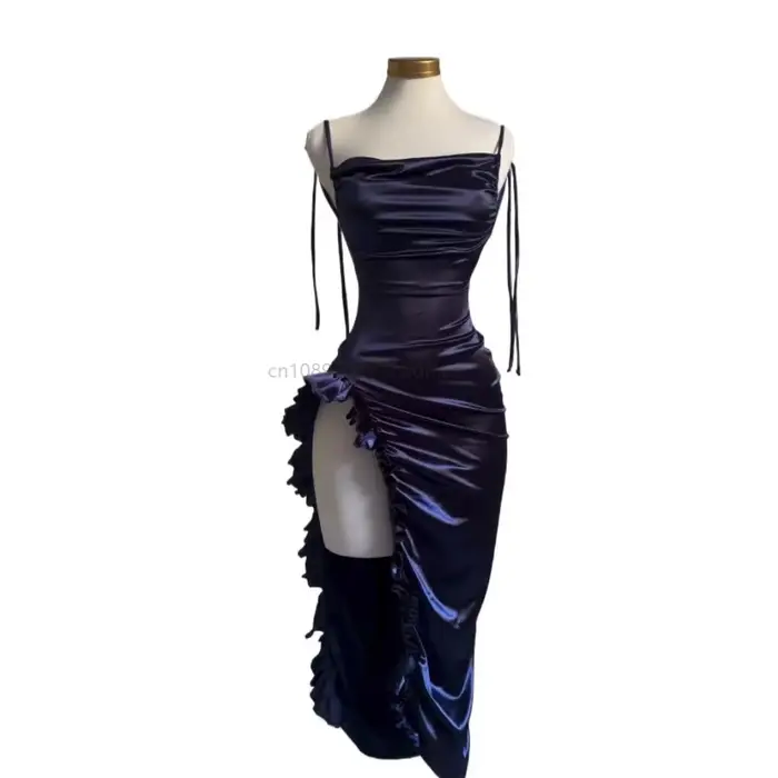 Robe longue plissée sans manches à lacets