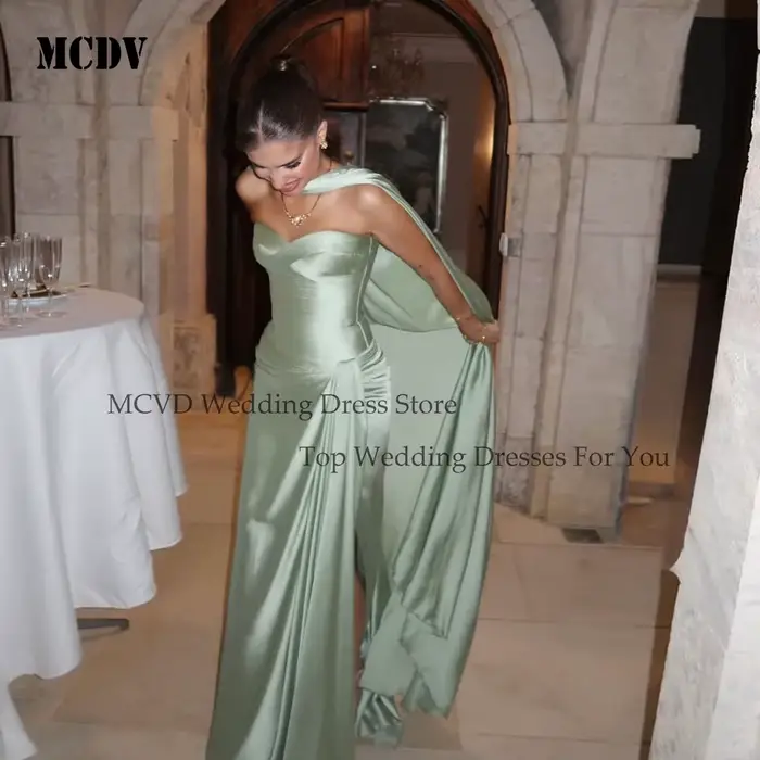 Robe de bal élégante vert olive avec cape
