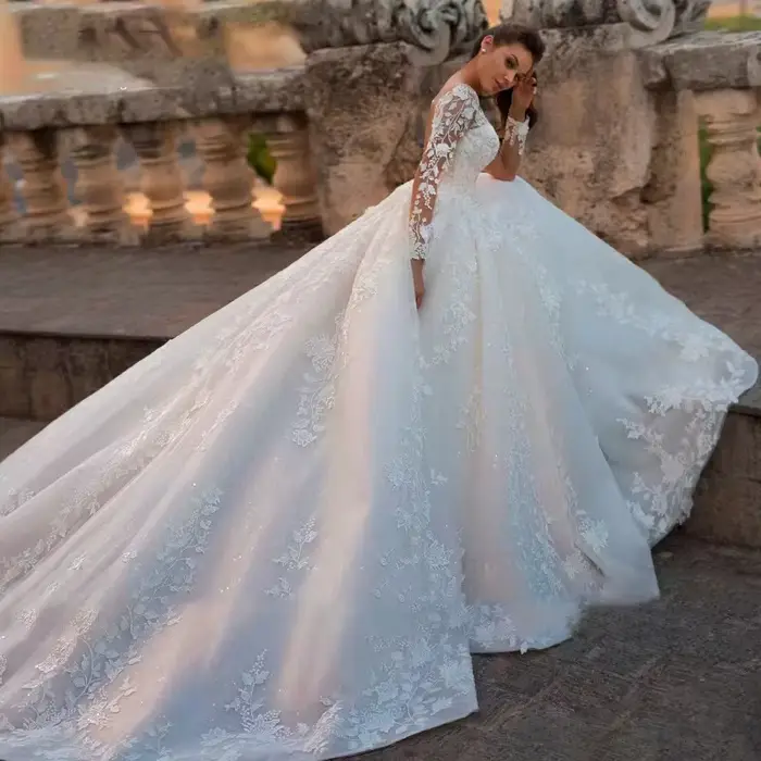 Robes de mariée élégantes blanches/ivoire 2026