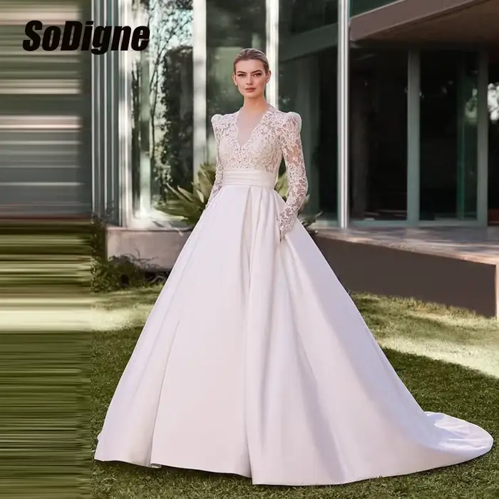 Robes de mariée SoDigne en satin/ Dentelle, coupe trapèze, manches longues, col en V, robe de mariée