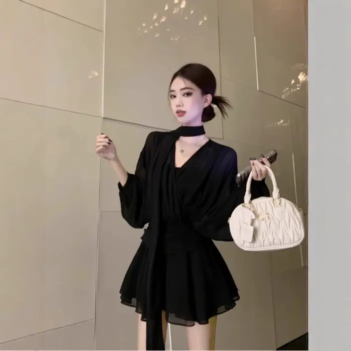 Robe élégante noire de style français à manches longues avec ceinture