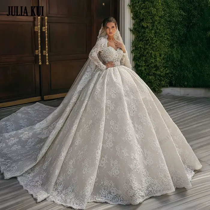 Julia Kui – robe de mariée en dentelle sur mesure, style princesse, avec capuchon amovible