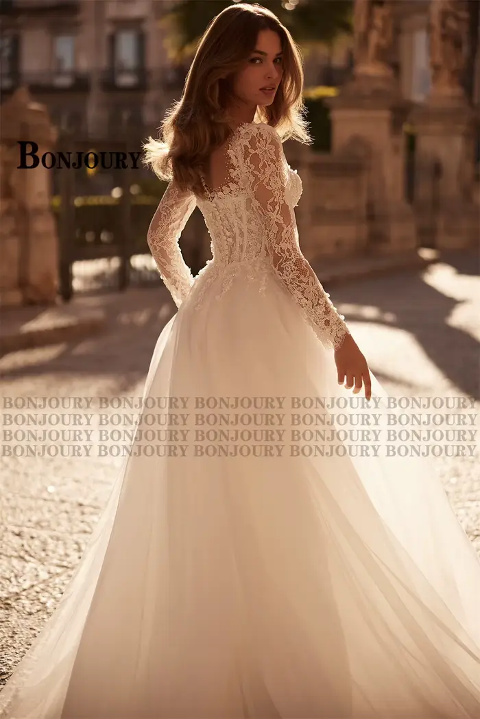 Robe de mariée charmante A-line boutonnée avec train court en polyester pour femmes occasions spéciales
