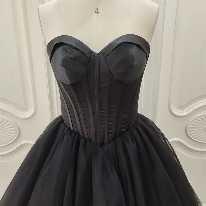 ZJHau23-Robe de Mariée Noire Gothique Personnalisée