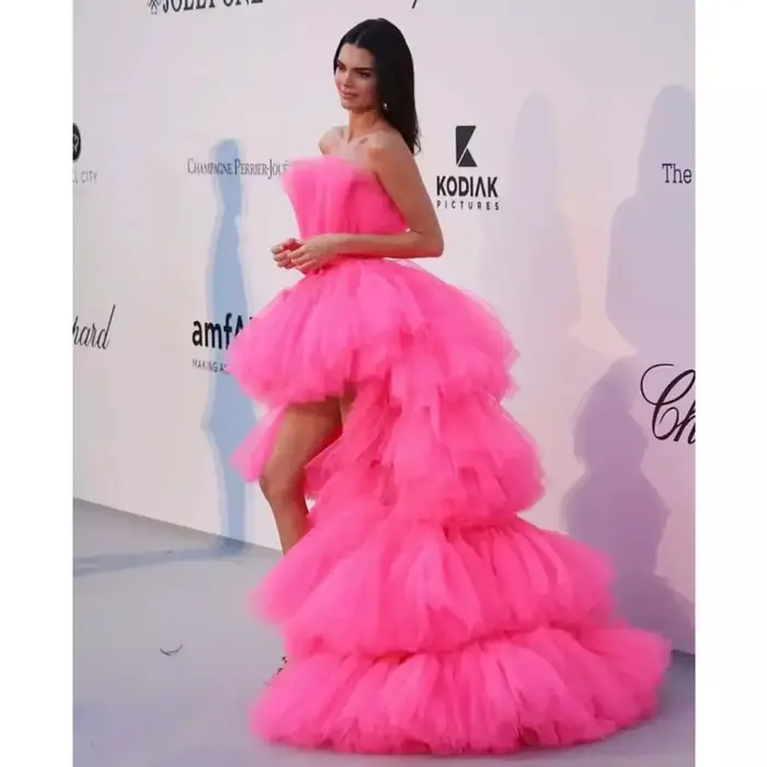 Robe de soirée rose 2026 élégante avec décolleté cuillère et décoration en dentelle pour femmes, soirée officielle, gala, bal de fin d'études