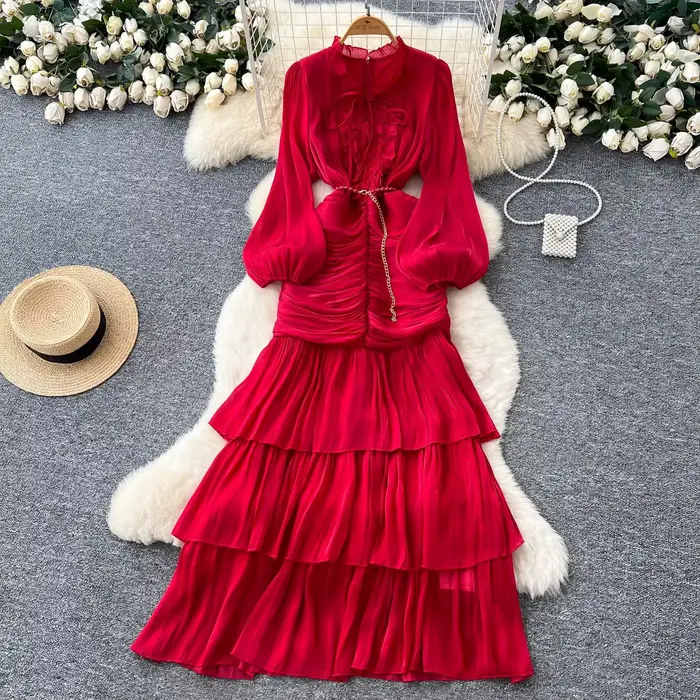 Robe longue femme style français printemps-été 2026 avec empiècements en dentelle et taille ajustée