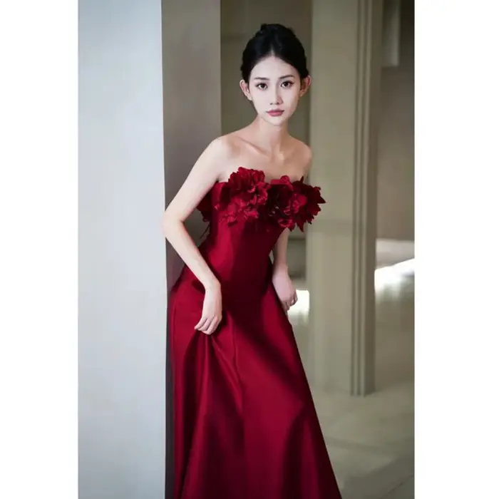 Robe de mariage à fleurs riches