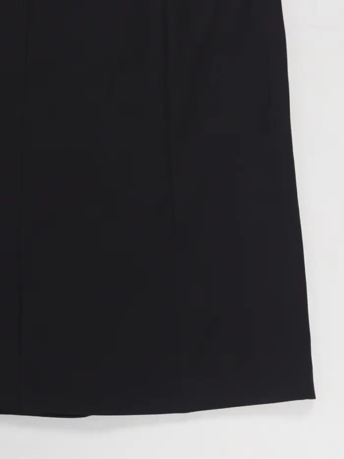 Robe longue noire élégante avec design cranté à double boutonnage