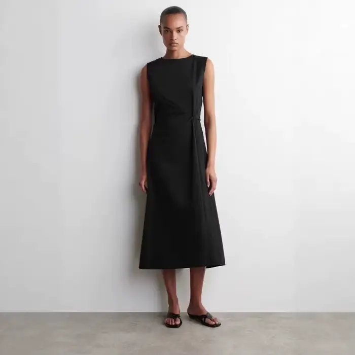 Robe longue noire en maille