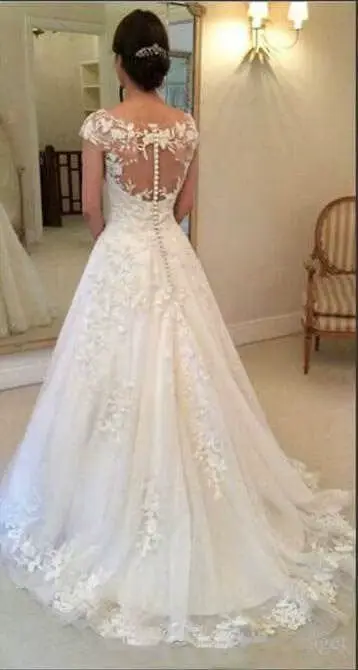 Robe de mariée en dentelle blanche élégante avec appliques