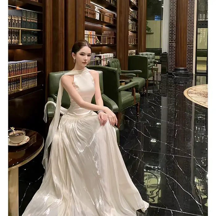 Élégant blanc licou Robe longue femmes fête bal arc noir Maxi robes mode Sexy dos nu